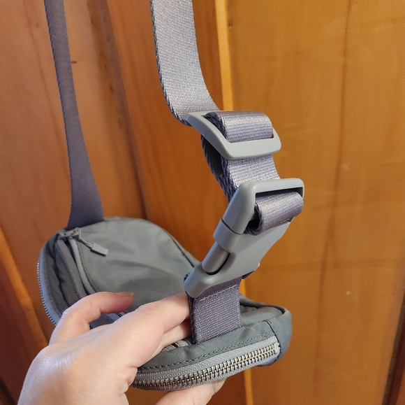 Lululemon Everywhere Belt Bag - Picture 3 of 5